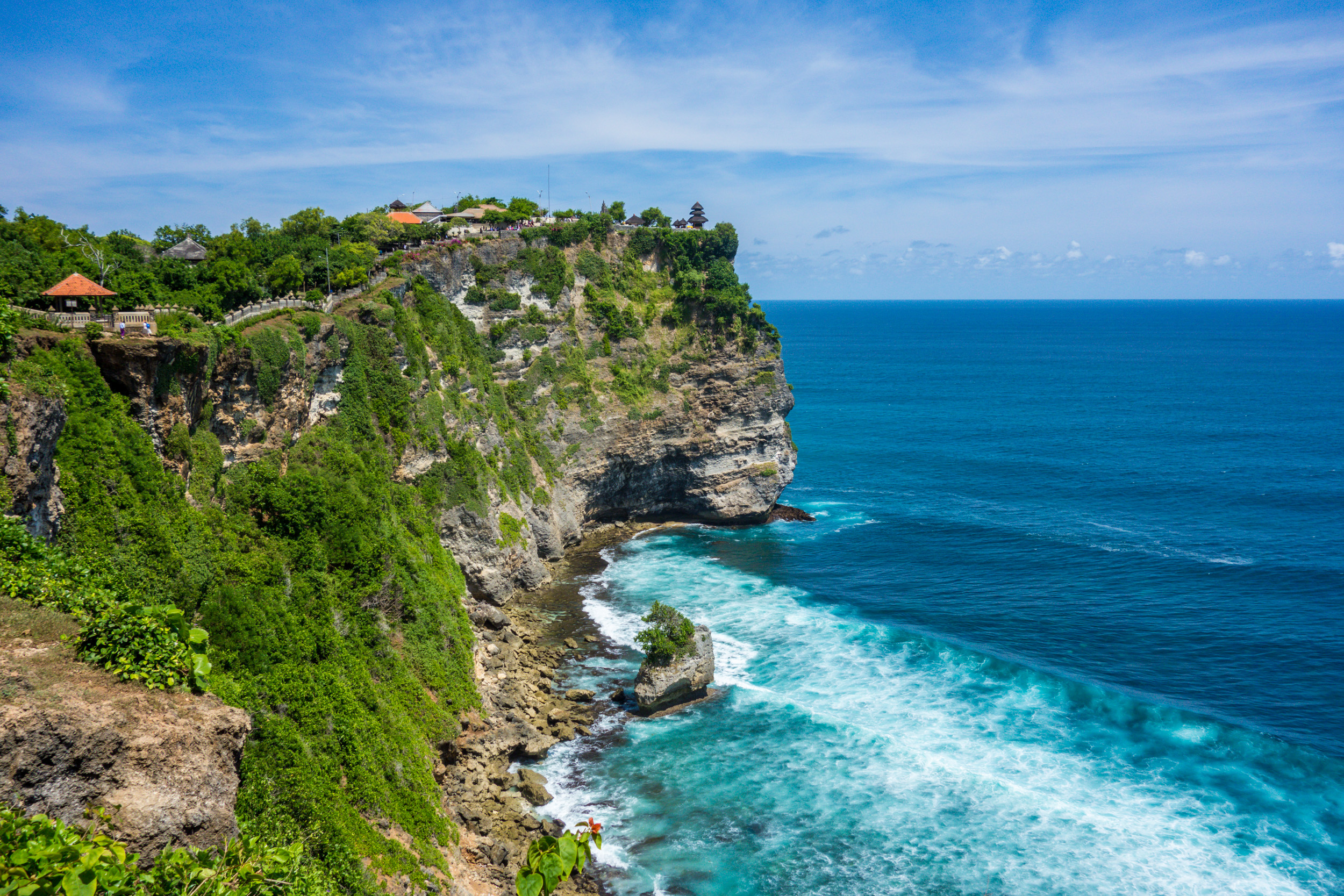 Exploring Bali: Unveiling Its Lively Culture & Stunning Beaches