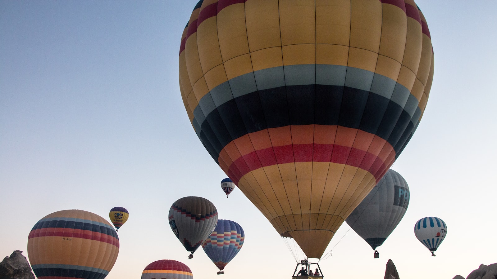 Discover Cappadocia’s Stunning Landscape from Above: Hot Air Balloon Adventure