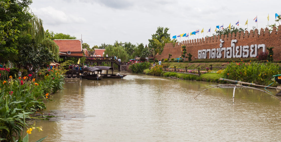 Discover Thailand’s Enchanting Floating Markets